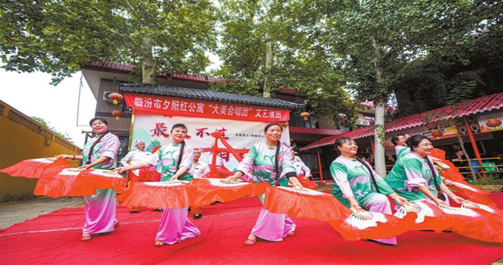 臨汾大美合唱團走進堯都區夕陽紅公寓開展慰問演出